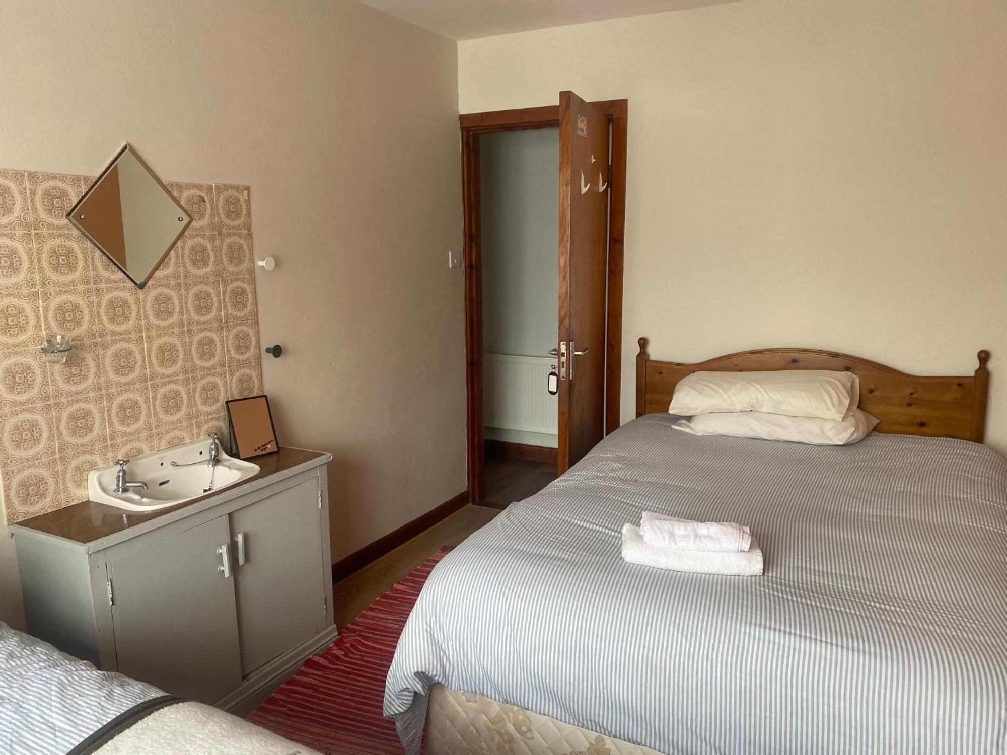 Bluebell Apartment Sleeps 7 Only Let As Whole Apartment Blennerville 외부 사진