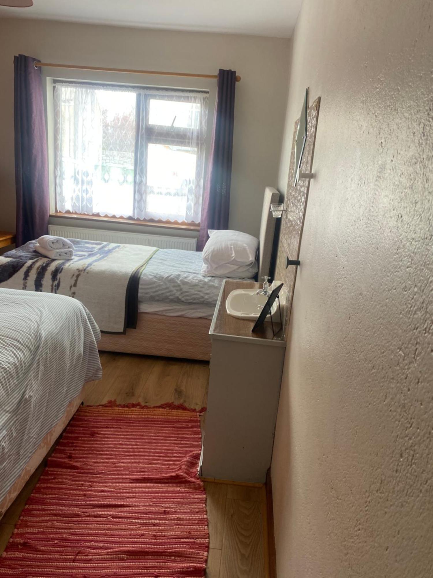 Bluebell Apartment Sleeps 7 Only Let As Whole Apartment Blennerville 외부 사진